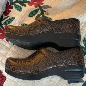 Dansco Clogs